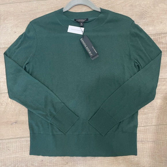 Banana Republic Sweaters - Banana Republic Silk Cashmere Sweater